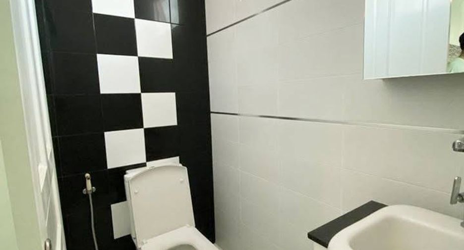 For sale 3 bedrooms condo in Watthana, Bangkok