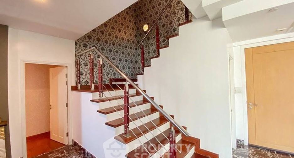 For sale 3 bedrooms condo in Watthana, Bangkok