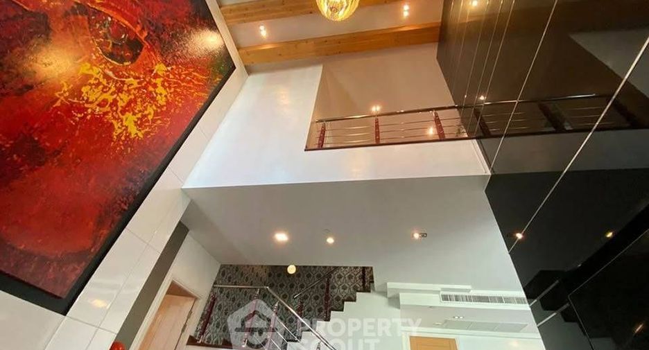 For sale 3 bedrooms condo in Watthana, Bangkok