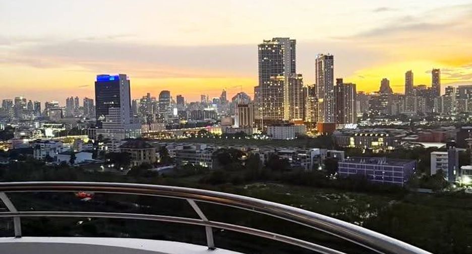 出售 2 卧室 公寓 在 Huai Khwang, 曼谷