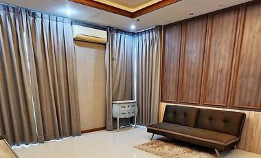 For sale 3 bedrooms condo in Watthana, Bangkok