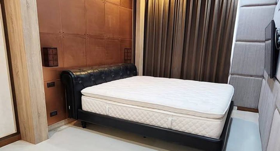 For sale 3 bedrooms condo in Watthana, Bangkok