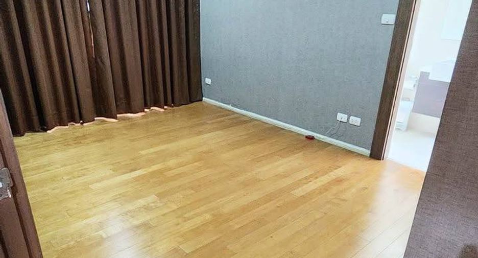 For sale 3 bedrooms condo in Watthana, Bangkok