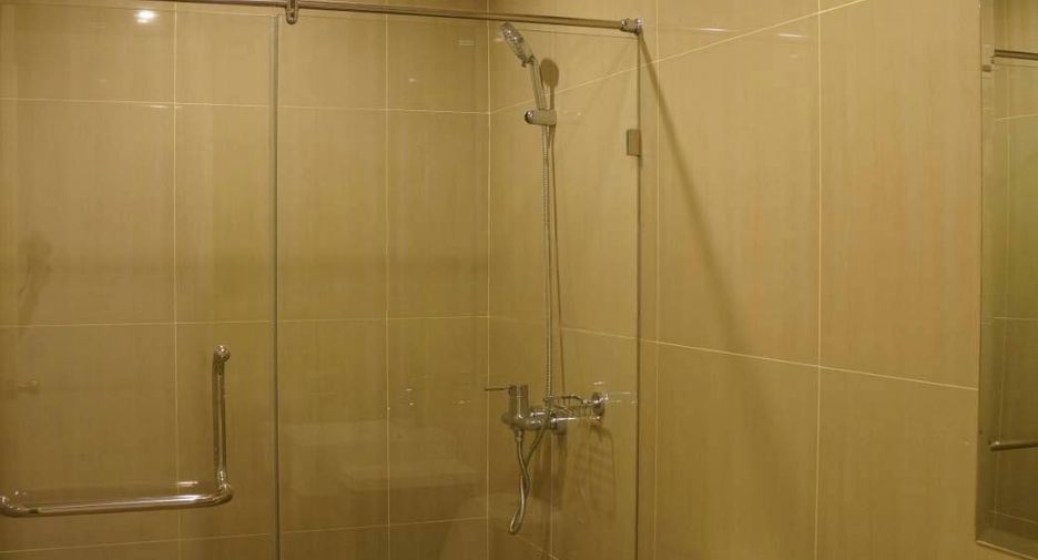 For rent and for sale 1 bed condo in Watthana, Bangkok