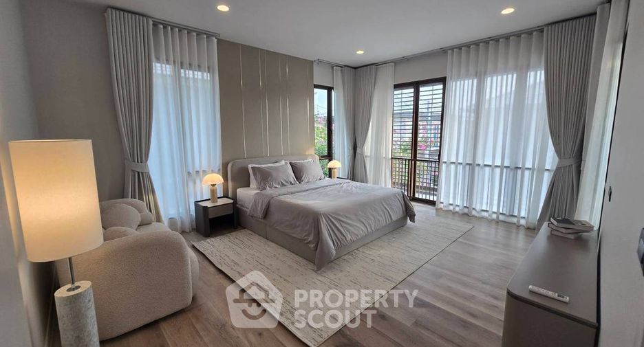 Haus zur Miete mit 4 Zimmer in Bang Kapi, Bangkok