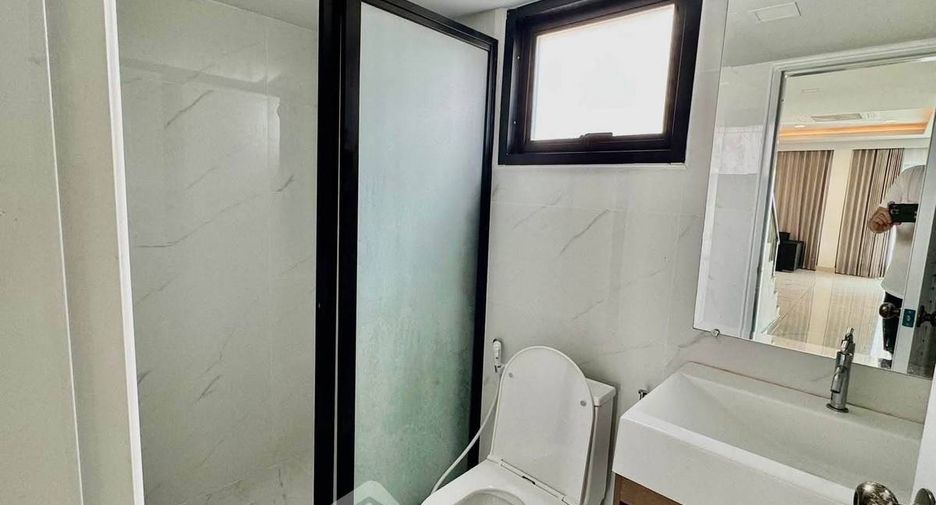 Casa adosada en alquiler de 5 habitaciones en Bang Lamung, Chonburi
