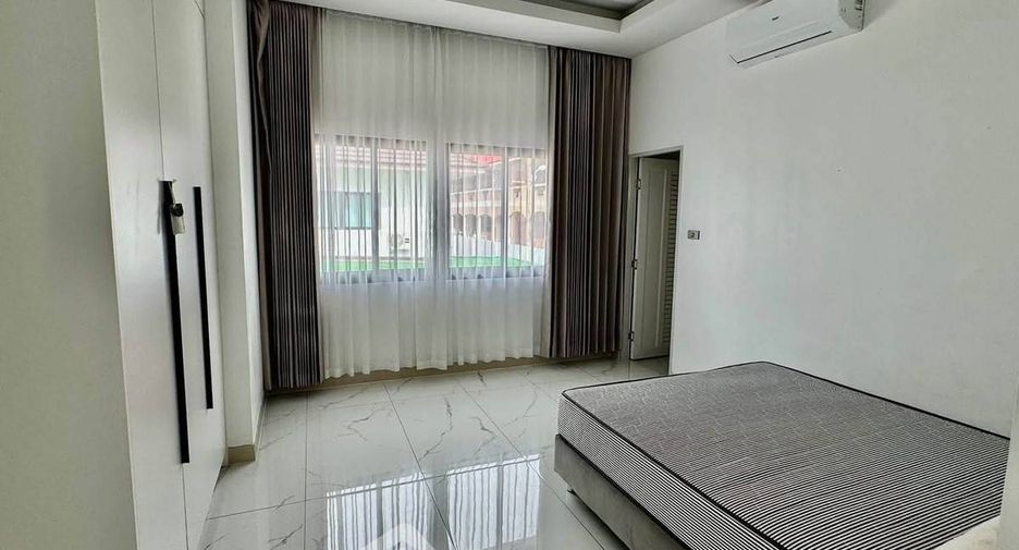 Casa adosada en alquiler de 5 habitaciones en Bang Lamung, Chonburi