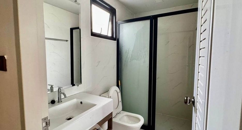 Casa adosada en alquiler de 5 habitaciones en Bang Lamung, Chonburi
