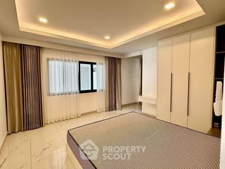 Casa adosada en alquiler de 5 habitaciones en Bang Lamung, Chonburi
