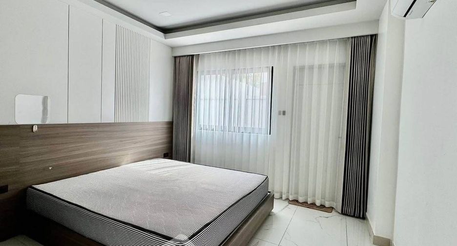 Casa adosada en alquiler de 5 habitaciones en Bang Lamung, Chonburi
