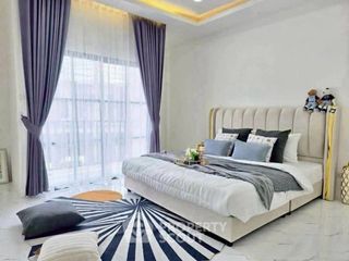 Casa adosada en alquiler de 3 habitaciones en Bang Lamung, Chonburi