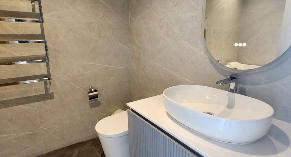 For rent 2 bedrooms condo in Pathum Wan, Bangkok