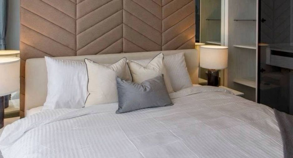 For rent 2 bedrooms condo in Pathum Wan, Bangkok