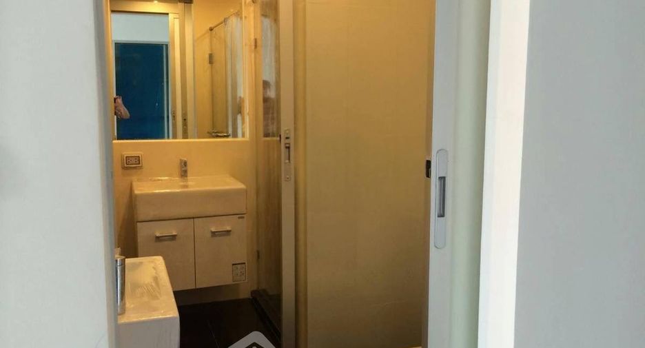 For rent 2 bedrooms condo in Sathon, Bangkok