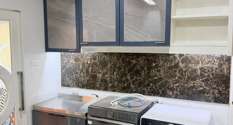 For rent 3 bedrooms condo in Khlong Toei, Bangkok