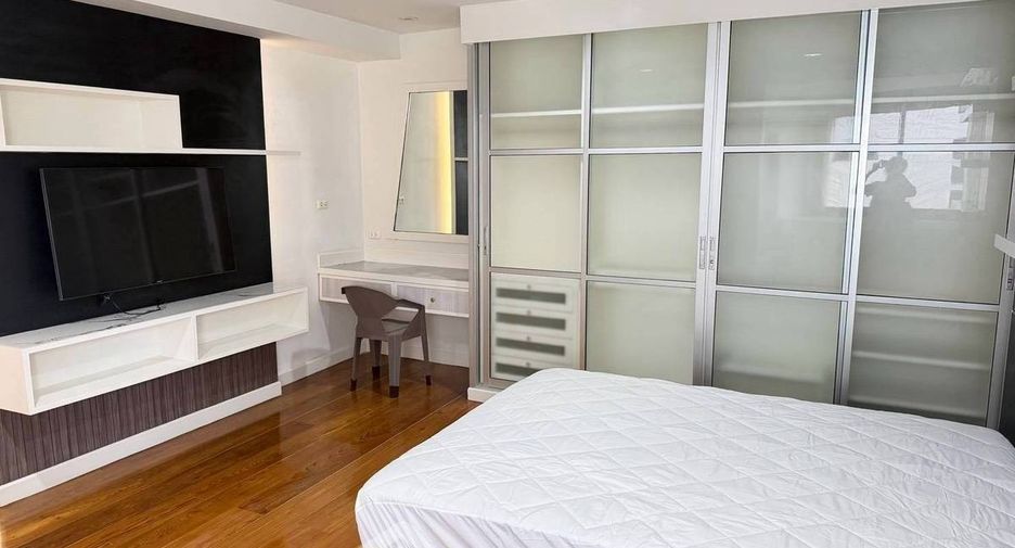 For rent 3 bedrooms condo in Khlong Toei, Bangkok