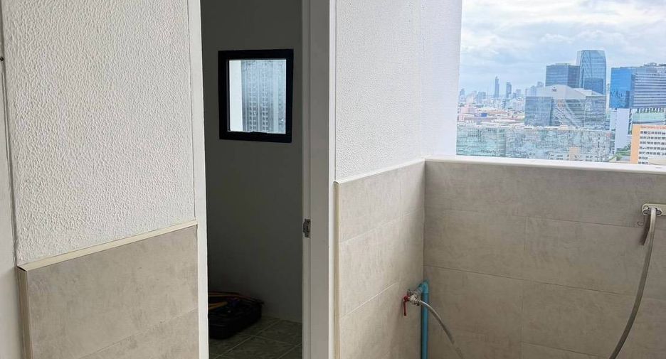 For rent 3 bedrooms condo in Khlong Toei, Bangkok