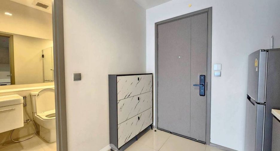 For rent 1 bed condo in Huai Khwang, Bangkok