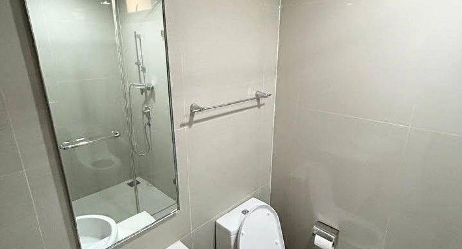 For rent 2 bedrooms condo in Yan Nawa, Bangkok