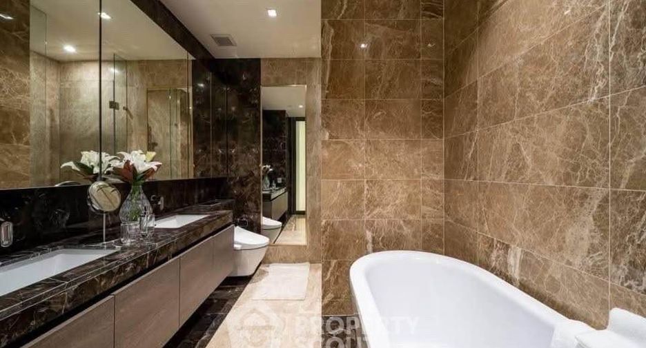 For rent 2 bedrooms condo in Pathum Wan, Bangkok