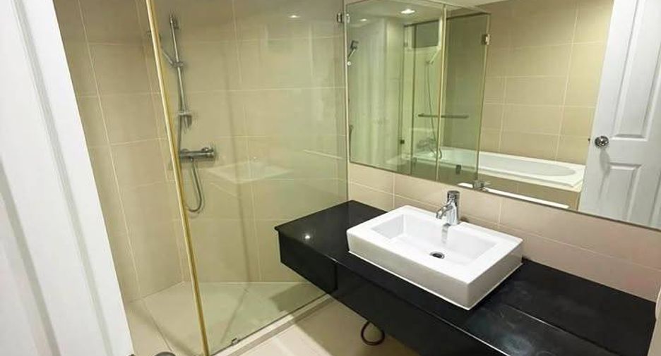 Wohnung zur Miete mit 2 Zimmer in Huai Khwang, Bangkok