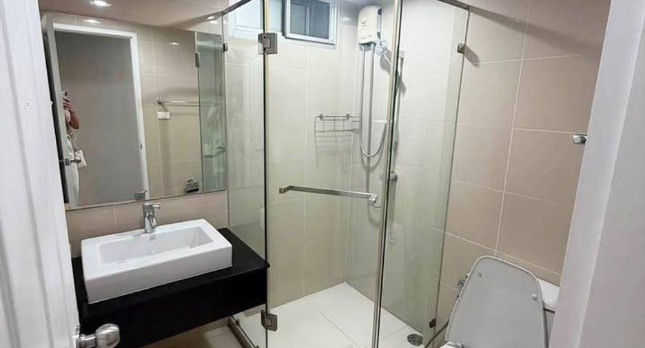 Wohnung zur Miete mit 2 Zimmer in Huai Khwang, Bangkok