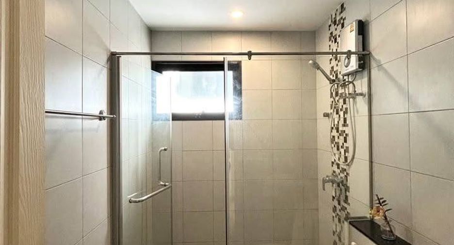 For rent 3 bedrooms condo in Thon Buri, Bangkok