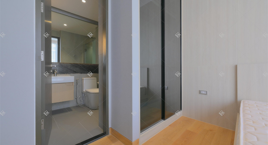 For sale 1 bed condo in Khlong Toei, Bangkok