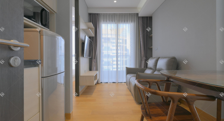 For sale 1 bed condo in Khlong Toei, Bangkok
