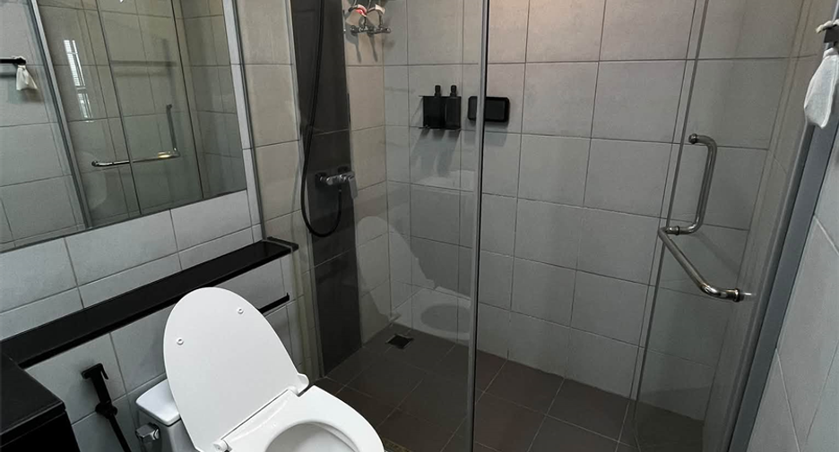For rent 2 bedrooms condo in Thon Buri, Bangkok