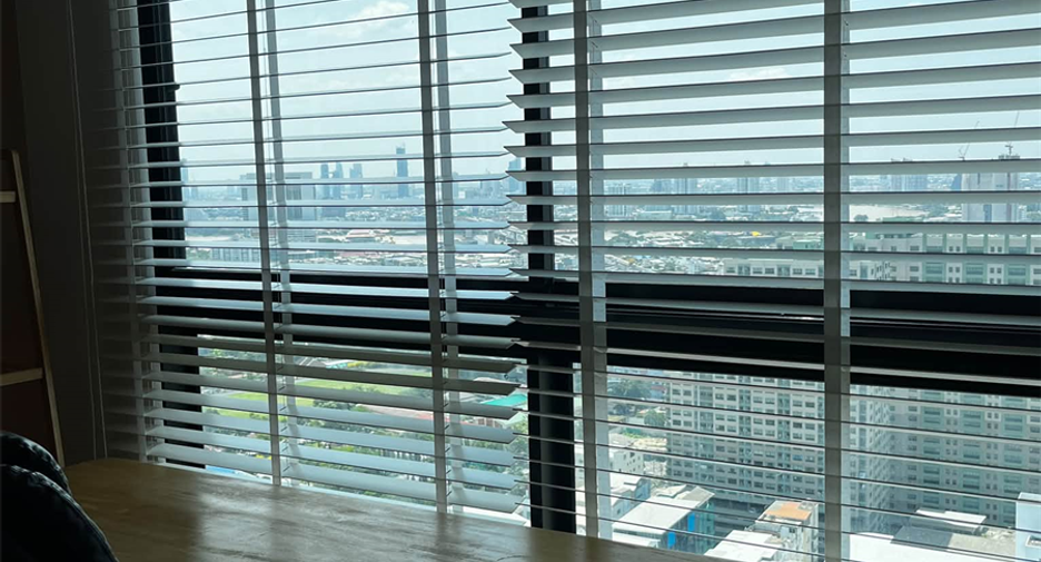 For rent 2 bedrooms condo in Thon Buri, Bangkok
