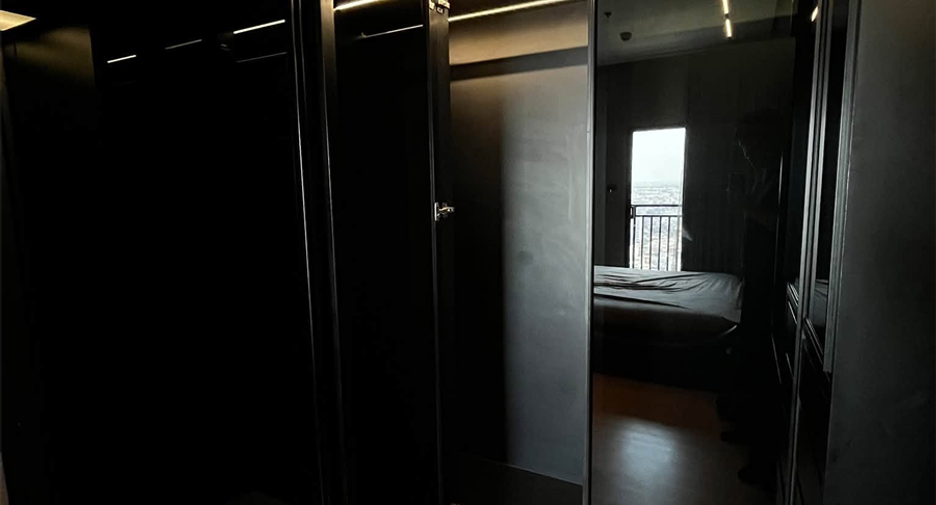 For rent 2 bedrooms condo in Thon Buri, Bangkok