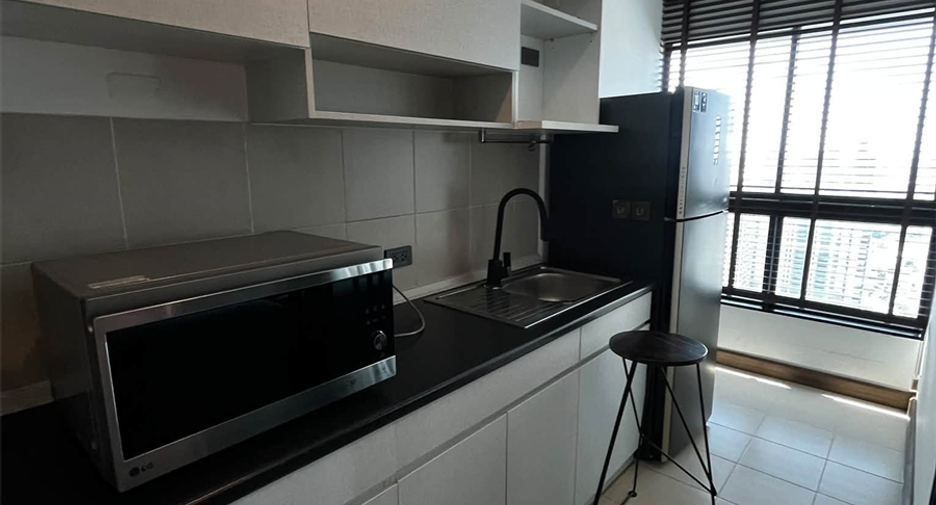 For rent 2 bedrooms condo in Thon Buri, Bangkok