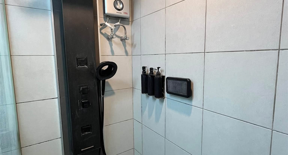 For rent 2 bedrooms condo in Thon Buri, Bangkok