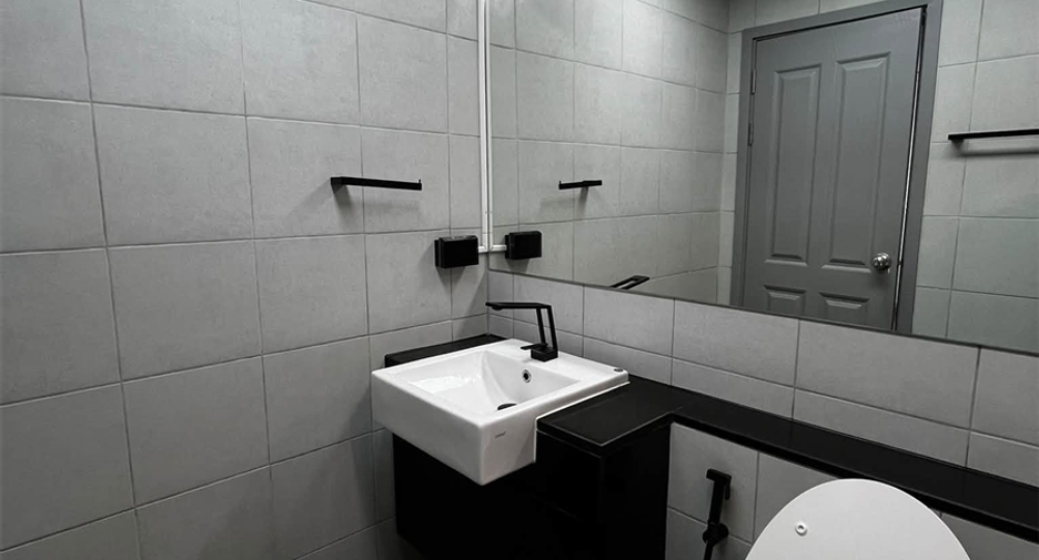 For rent 2 bedrooms condo in Thon Buri, Bangkok