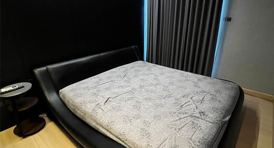 For rent 2 bedrooms condo in Thon Buri, Bangkok