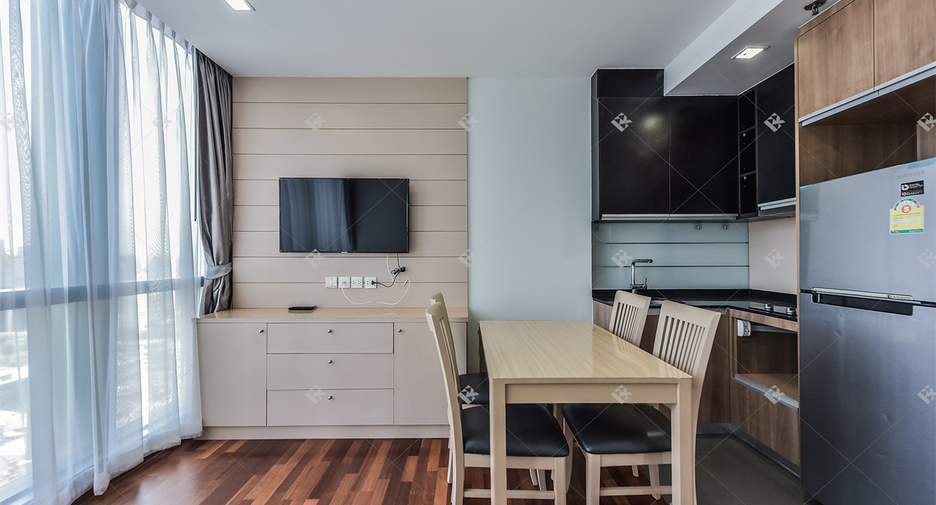 For rent 2 bedrooms condo in Pathum Wan, Bangkok