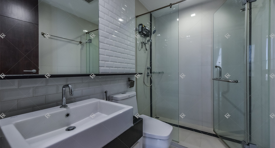 For rent 2 bedrooms condo in Pathum Wan, Bangkok