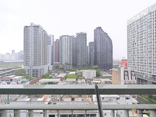 For sale 2 bedrooms condo in Huai Khwang, Bangkok