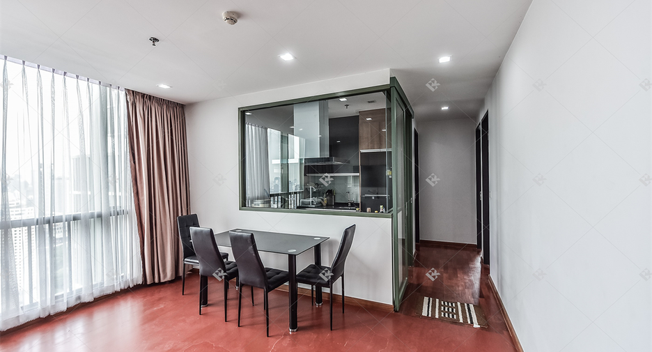 For rent 3 bedrooms condo in Pathum Wan, Bangkok
