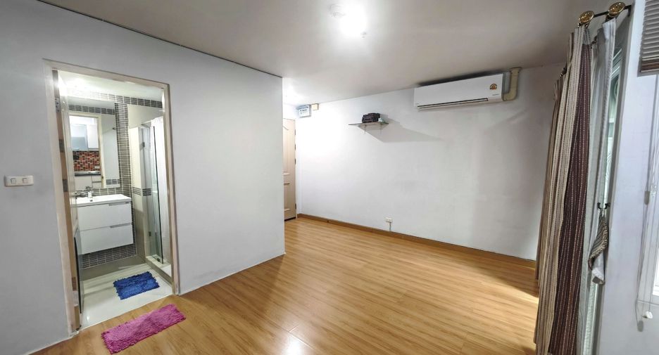 À louer studio condo à Huai Khwang, Bangkok