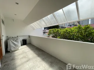 For rent 3 bedrooms townhouse in Watthana, Bangkok