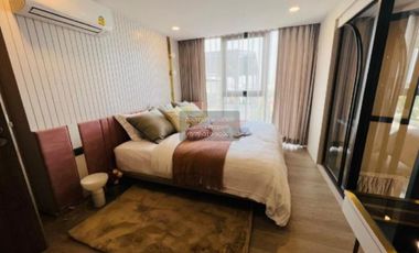 For rent 2 bedrooms condo in Pathum Wan, Bangkok