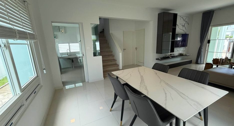 Casa en alquiler de 3 habitaciones en Bang Phli, Samut Prakan