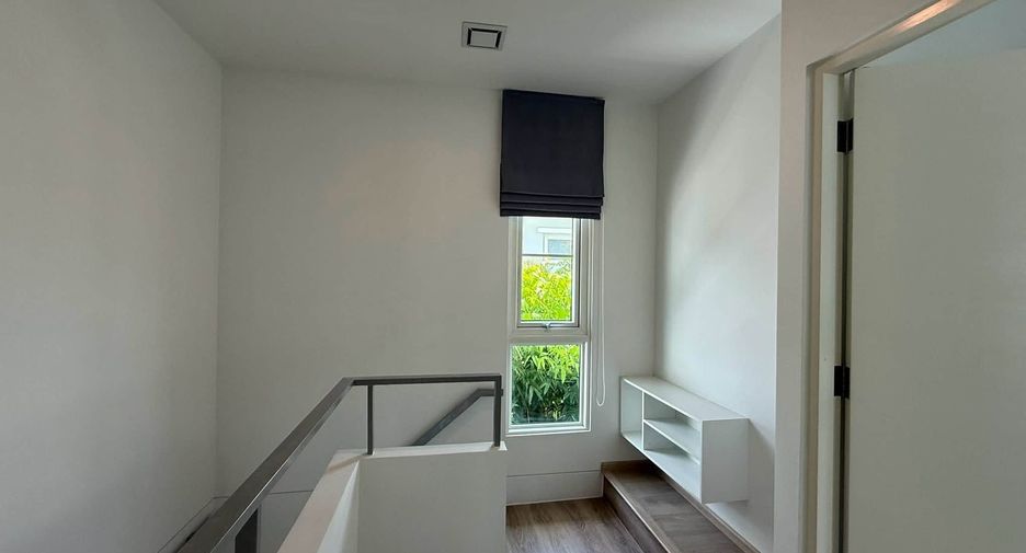 Casa en alquiler de 3 habitaciones en Bang Phli, Samut Prakan