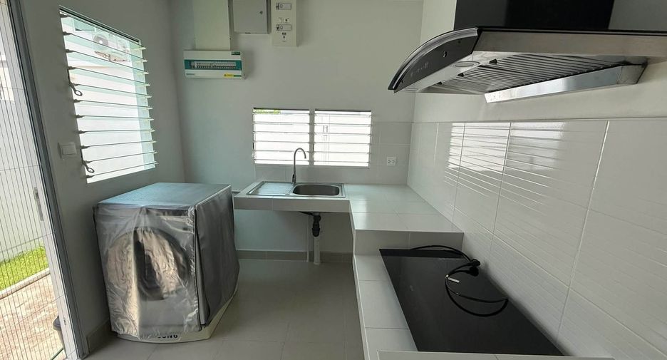 Casa en alquiler de 3 habitaciones en Bang Phli, Samut Prakan