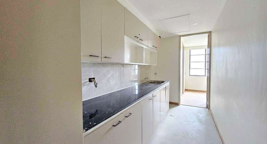 Condo en alquiler de 3 habitaciones en Sathon, Bangkok