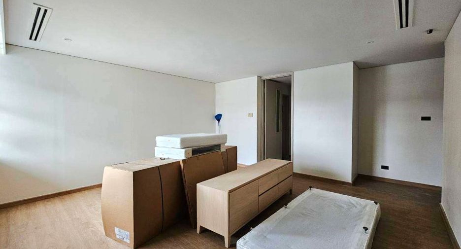 Condo en alquiler de 3 habitaciones en Sathon, Bangkok