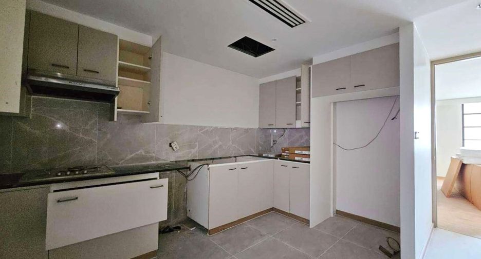 Condo en alquiler de 3 habitaciones en Sathon, Bangkok