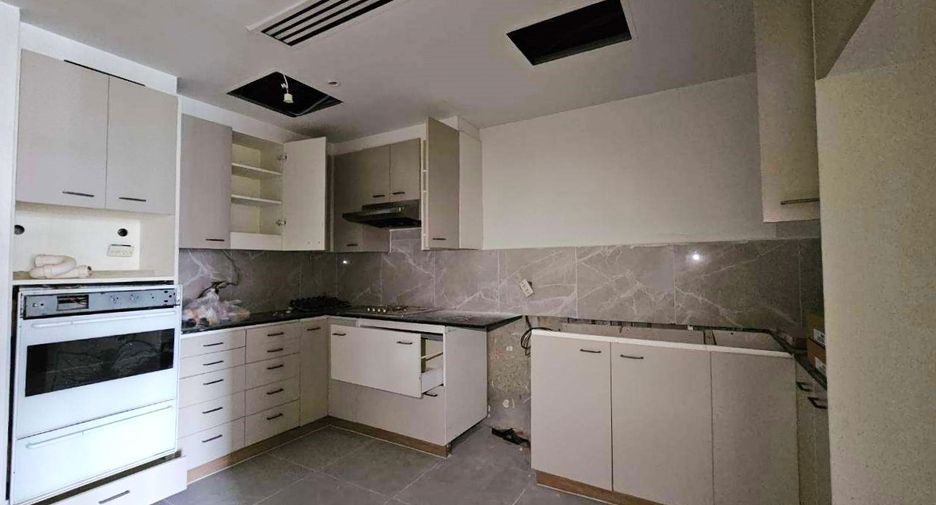 Condo en alquiler de 3 habitaciones en Sathon, Bangkok